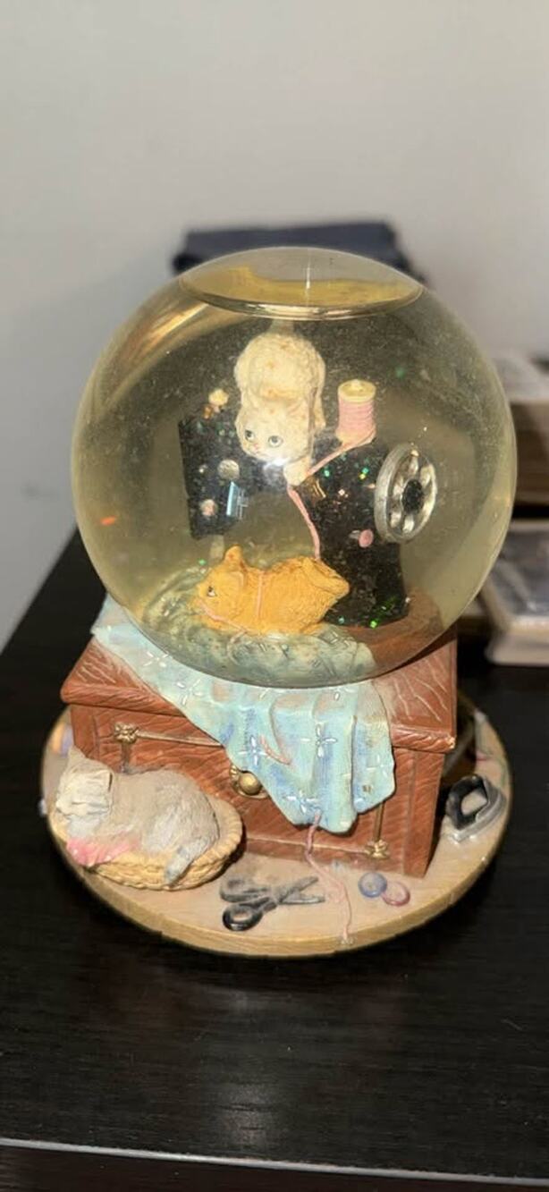 Cats Sew Purrfect Button And Bows Snow globe San Francisco Music Box Co
